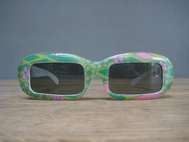 Vintage Mod Green & Pink Sunglasses