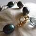 Freshwater peacock pearl bracelet gold - Momi Bold Darkness v3