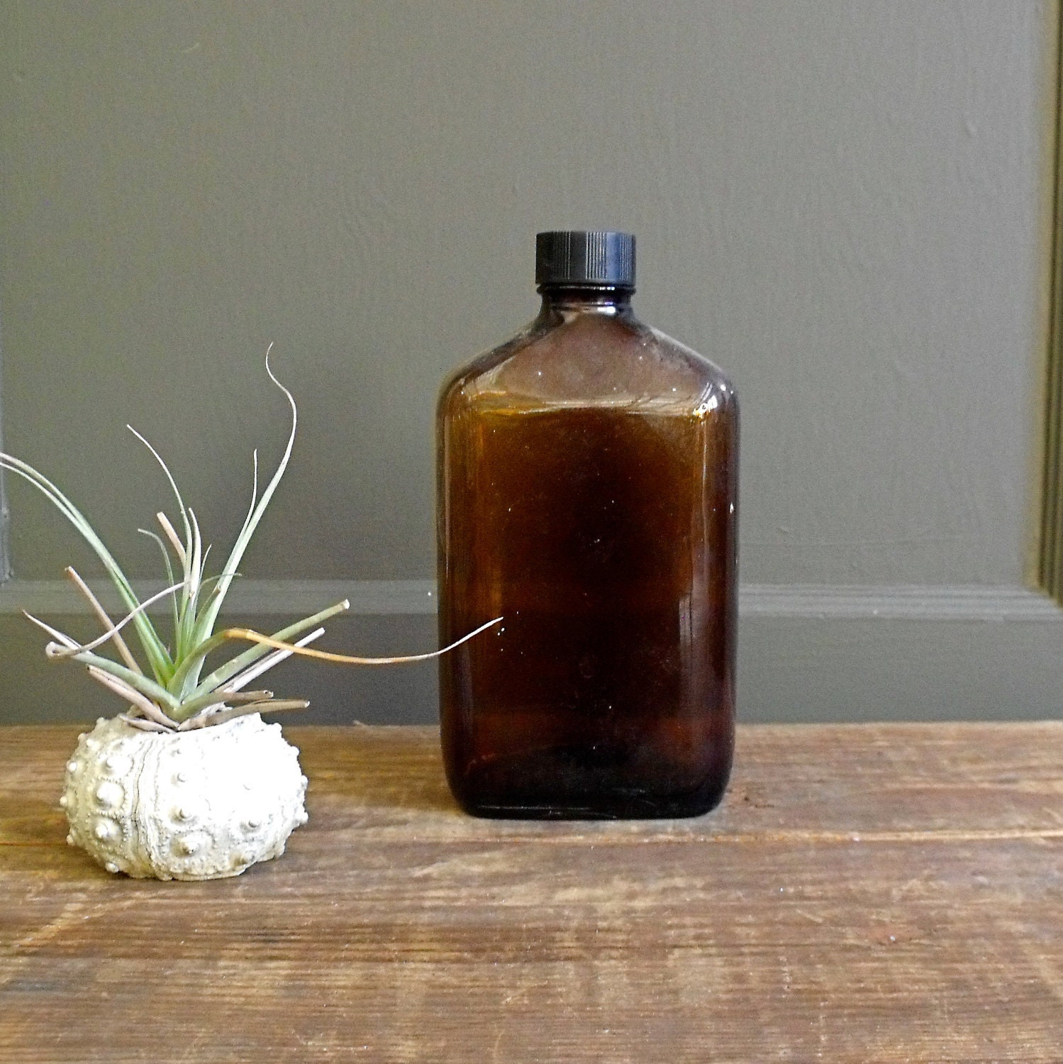 Vintage Bottle : Amber Apothecary Bottle with Bakelite Cap