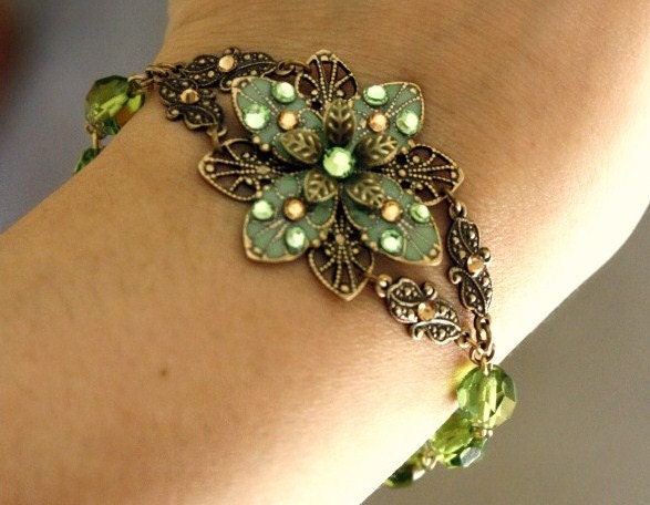 Flower bracelet and earring  - Green flower, brass, swarovski crystal, romantic bracelet