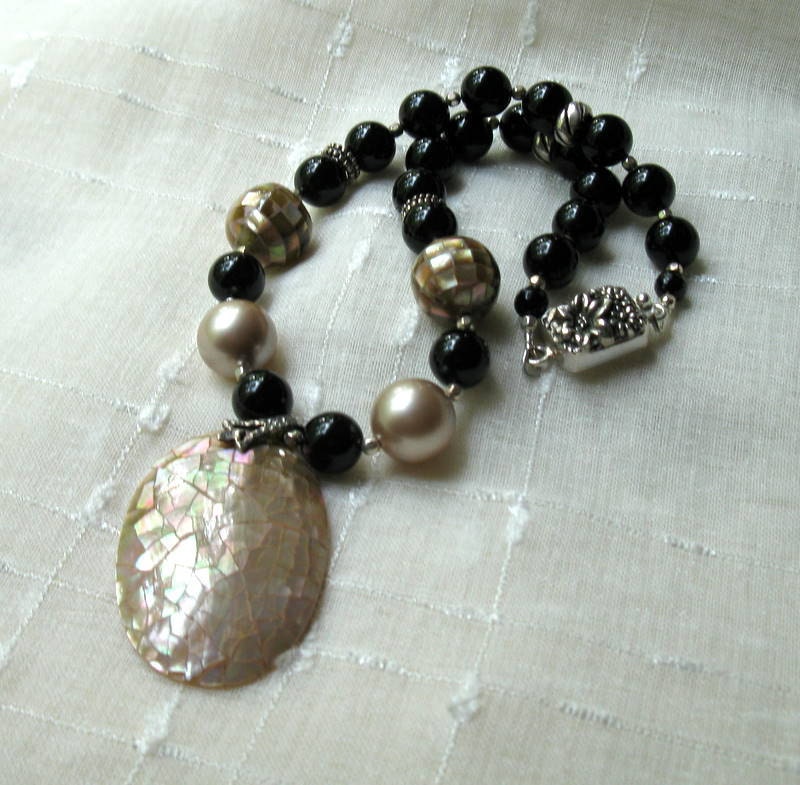 Boho Black Pearl Necklace / Boho Black Beaded Choker Pendant Pearl Necklace / Classic / Statement / Romantic / Convertible