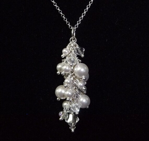 Pearl Necklace, Pearl Cluster Necklace, Beaded jewelry, Wedding jewelry, White pearl pendant