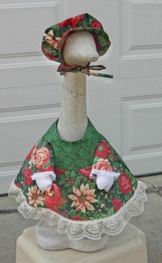 Goose clothes Christmas outfit for large cement by KraftKorner