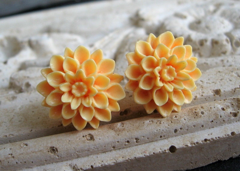 Light Orange Flower Earrings, Chrysanthemum Stud Earrings, Apricot, Tangerine