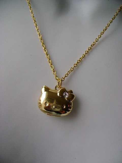 the perfect gift for a HELLO KITTY fan gold plated locket necklace kitsch kawaii japan