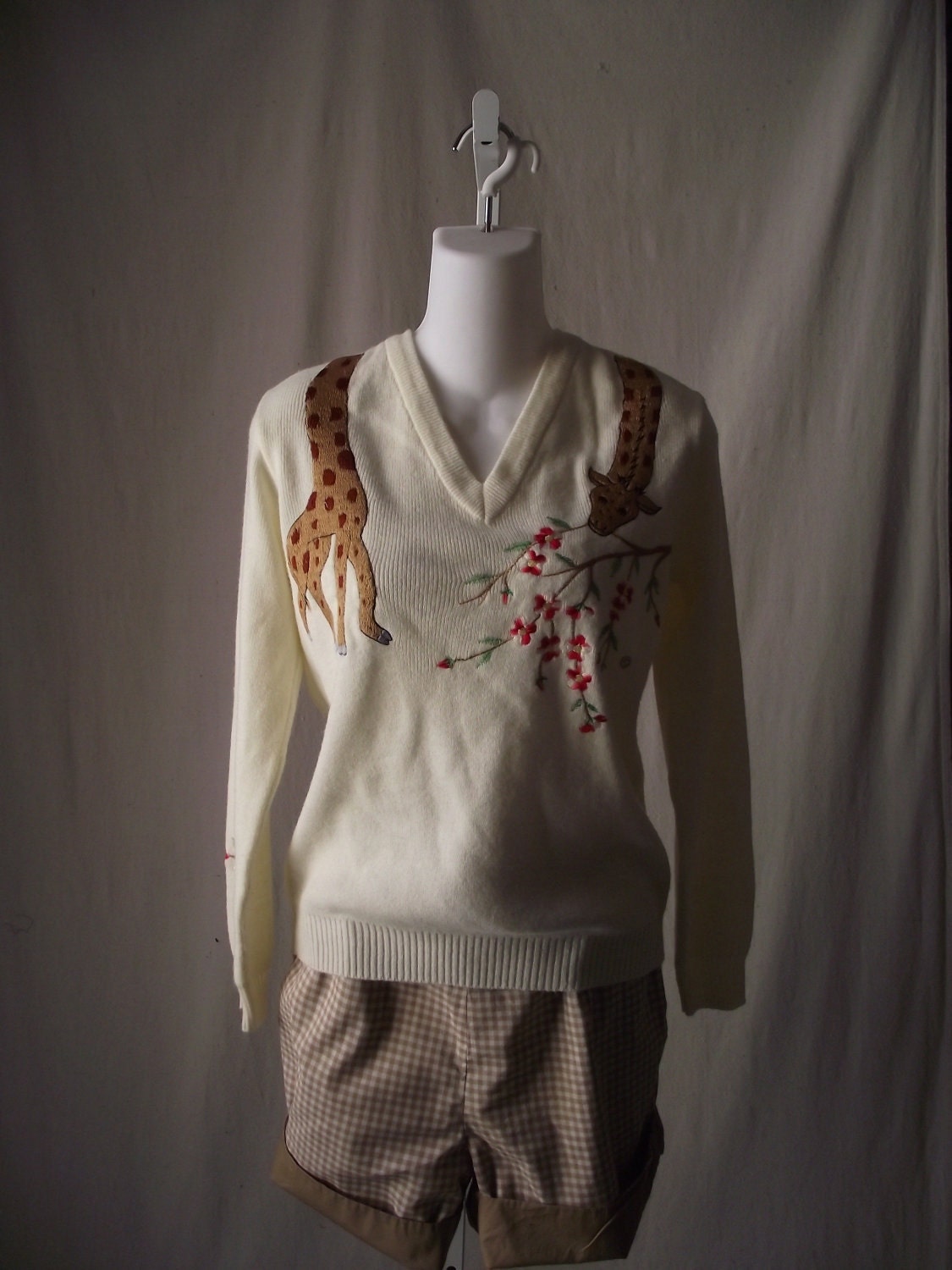 Vintage Sweater V Neck with Giraffe Embroidered Details Medium