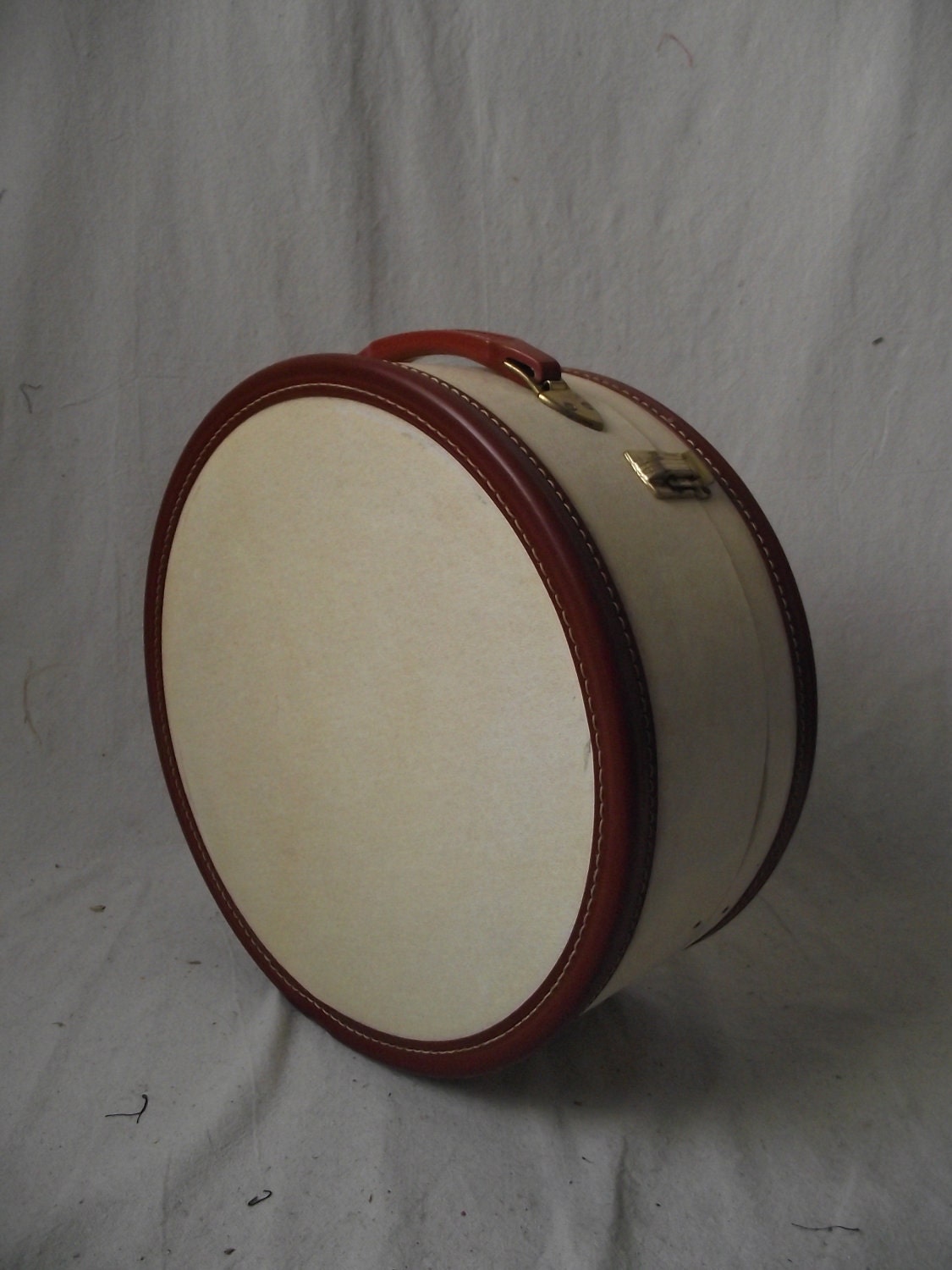 Vintage Round Traincase Red Interior Luggage Hat Box Train Case Suitcase