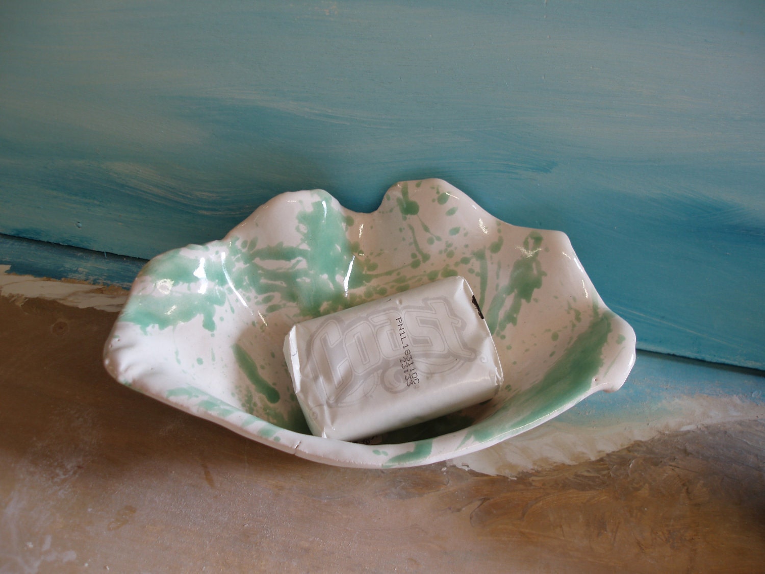 Shell Soap Dish - White and Green