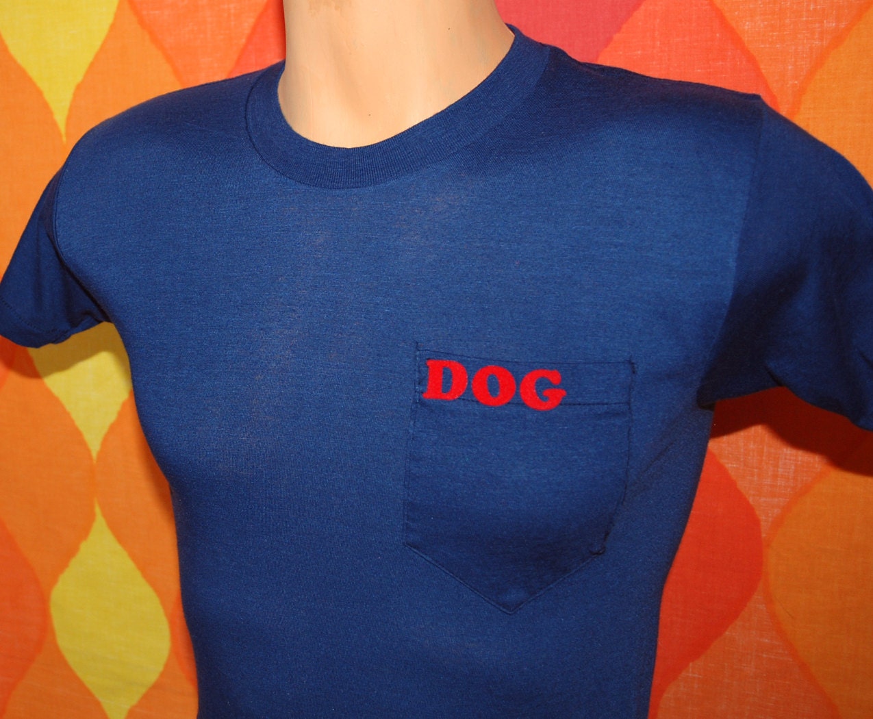 vintage tee shirt 80s flock DOG iron on pocket t-shirt Small 70s funny unique