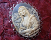 Mona Lisa Brooch