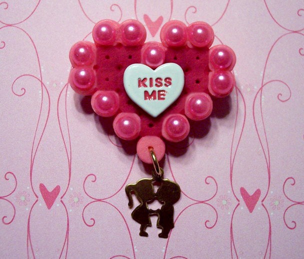 kiss me sweetheart brooch