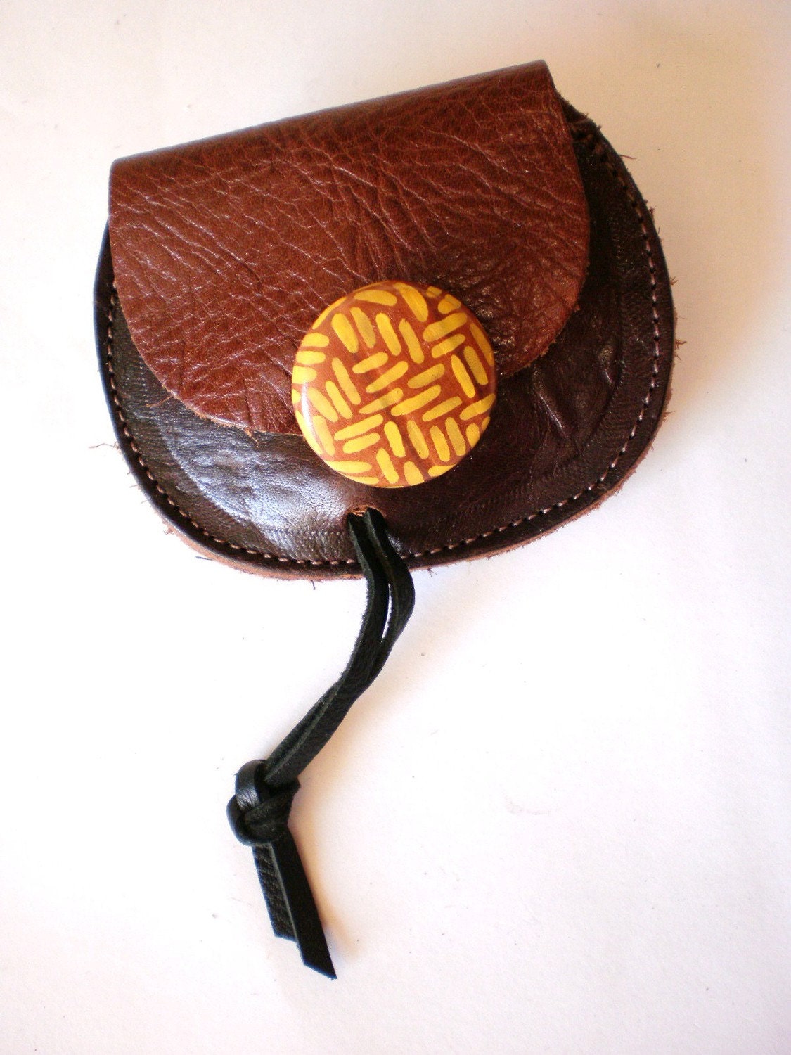 Hand painted button coin-purse pink button with black detail