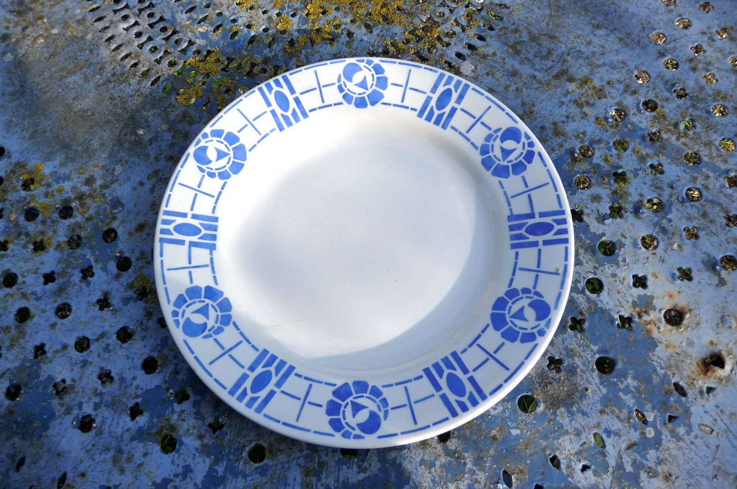 1930 French country plate blue and off white art deco pattern coutryside shabby chic