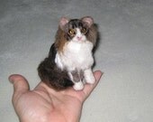 Custom Pet Portrait / Needle Felted Cat / Handmade Animal Sculpture / Lifelike