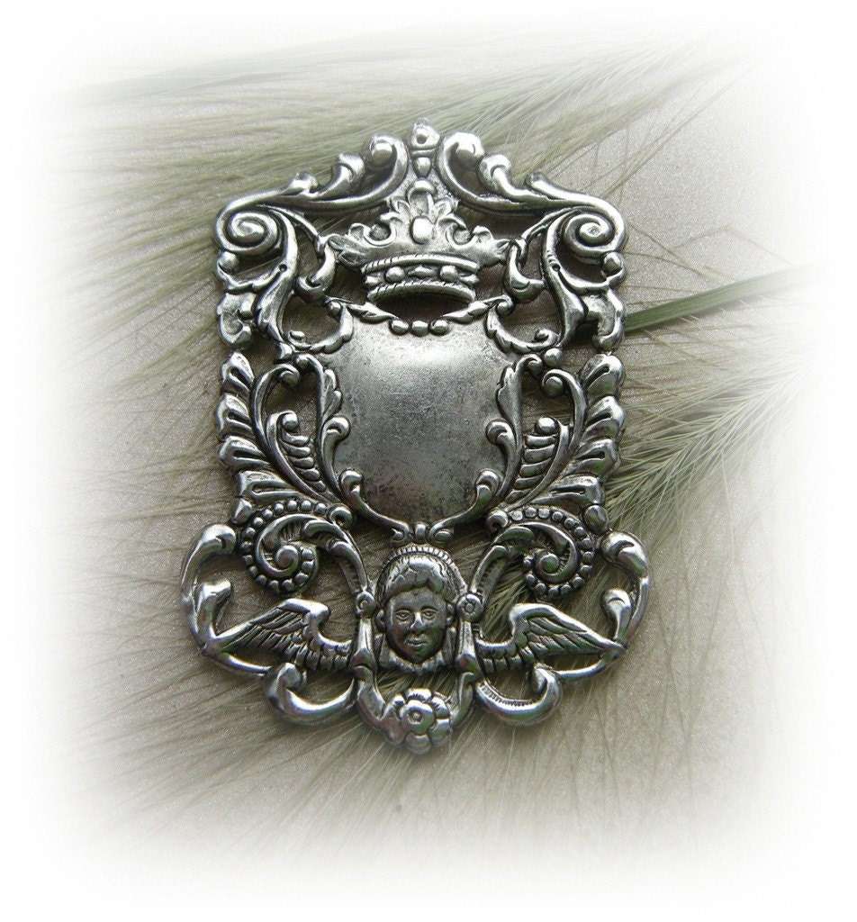 1 Ornate Heraldry CREST Shield Antique Silver Ox Brass Jewelry Findings (F-689)