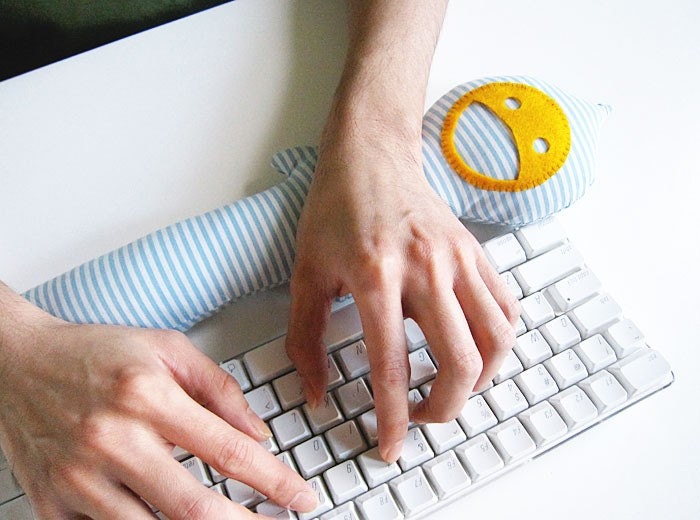 Keyboard Wrist Cushion Blue Stripe