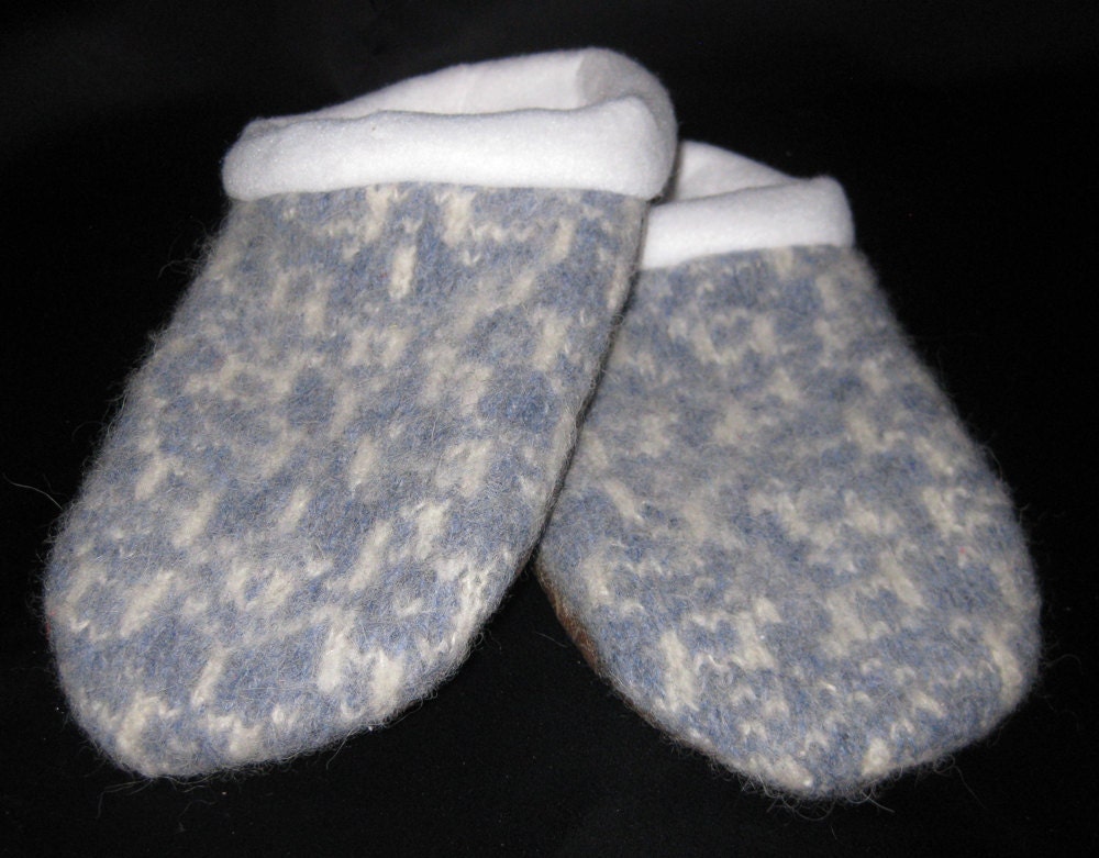 Blue and White Fleece Lined Sweater Slippers with Vinyl bottom - W 6/7