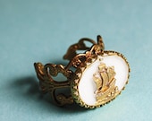 Pirate ship ring cameo brass filigree vintage glass
