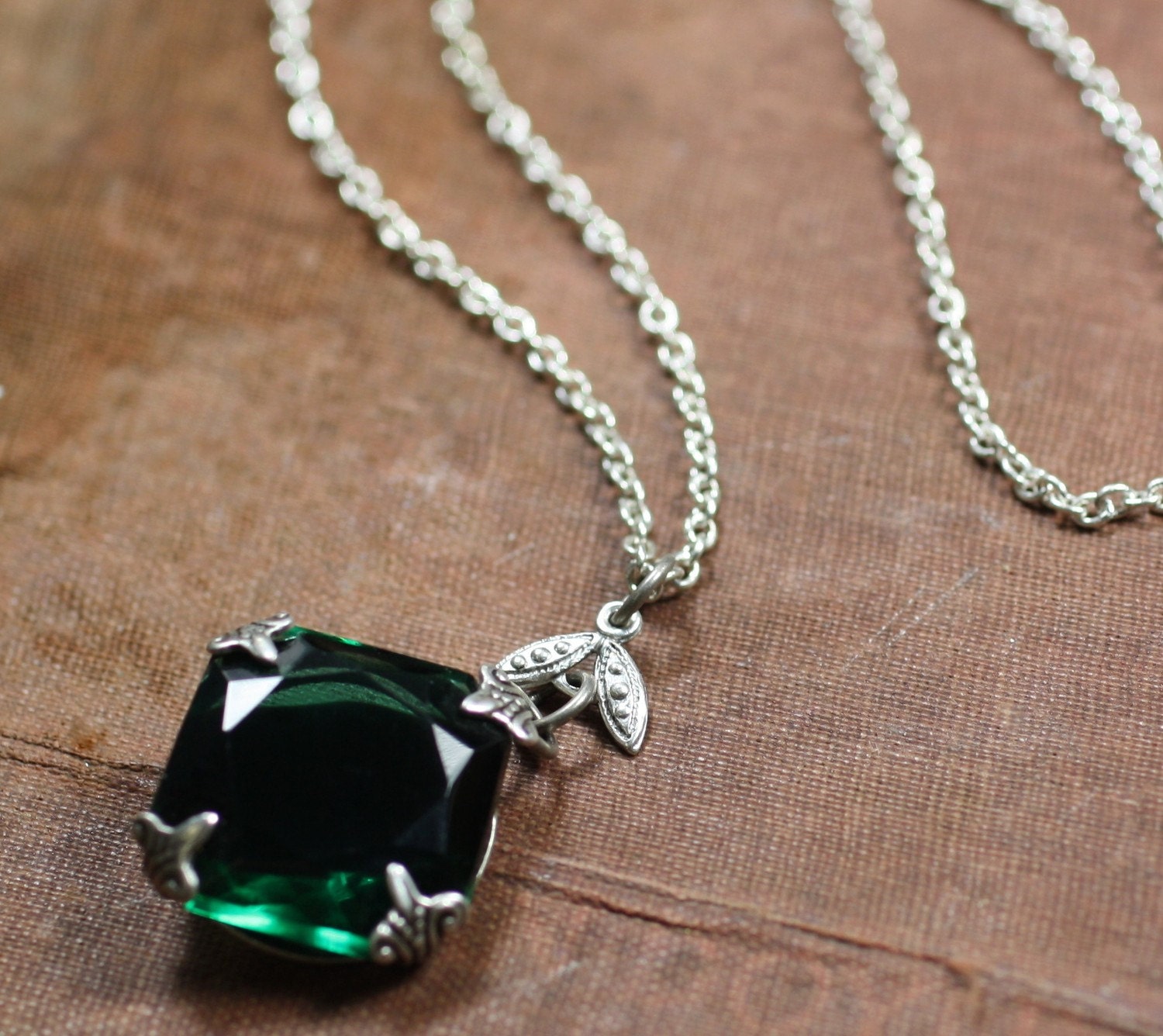 Emerald jewel necklace brass mayfair vintage style green