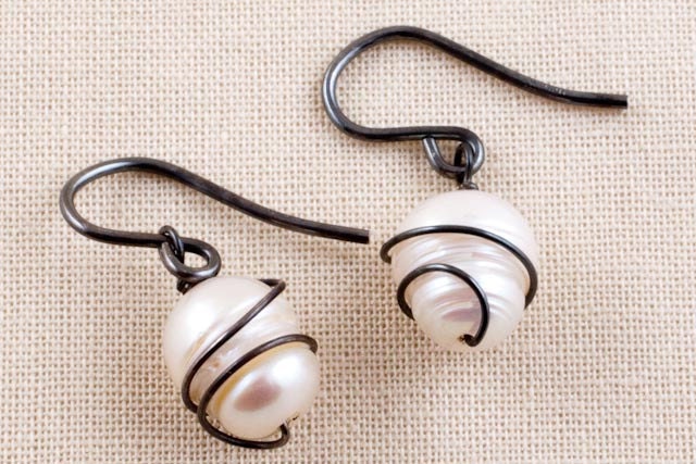 Black and White Swirl Wrap Pearl Earrings, oxidized silver and freshwater pearl