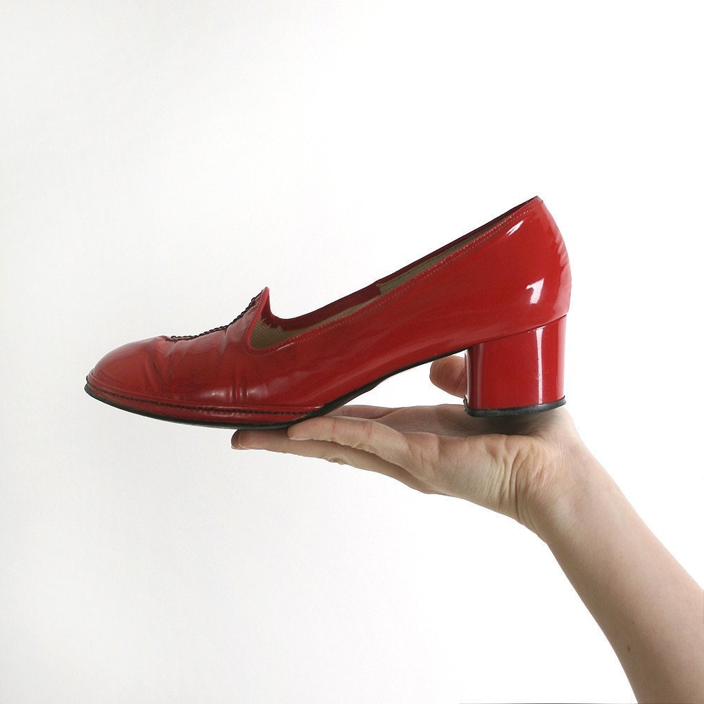 Vintage Ruby Red Heels Bright Lipstick Red Mod Naturalizer Shoes - Size US 7 1/2 7.5 Leather