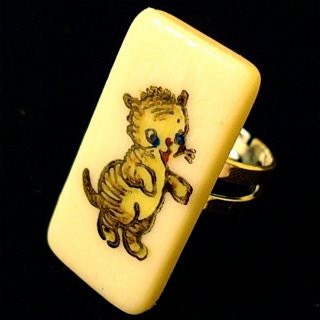 Strolling Kitten Ring