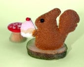 Squirrel loves cake badge