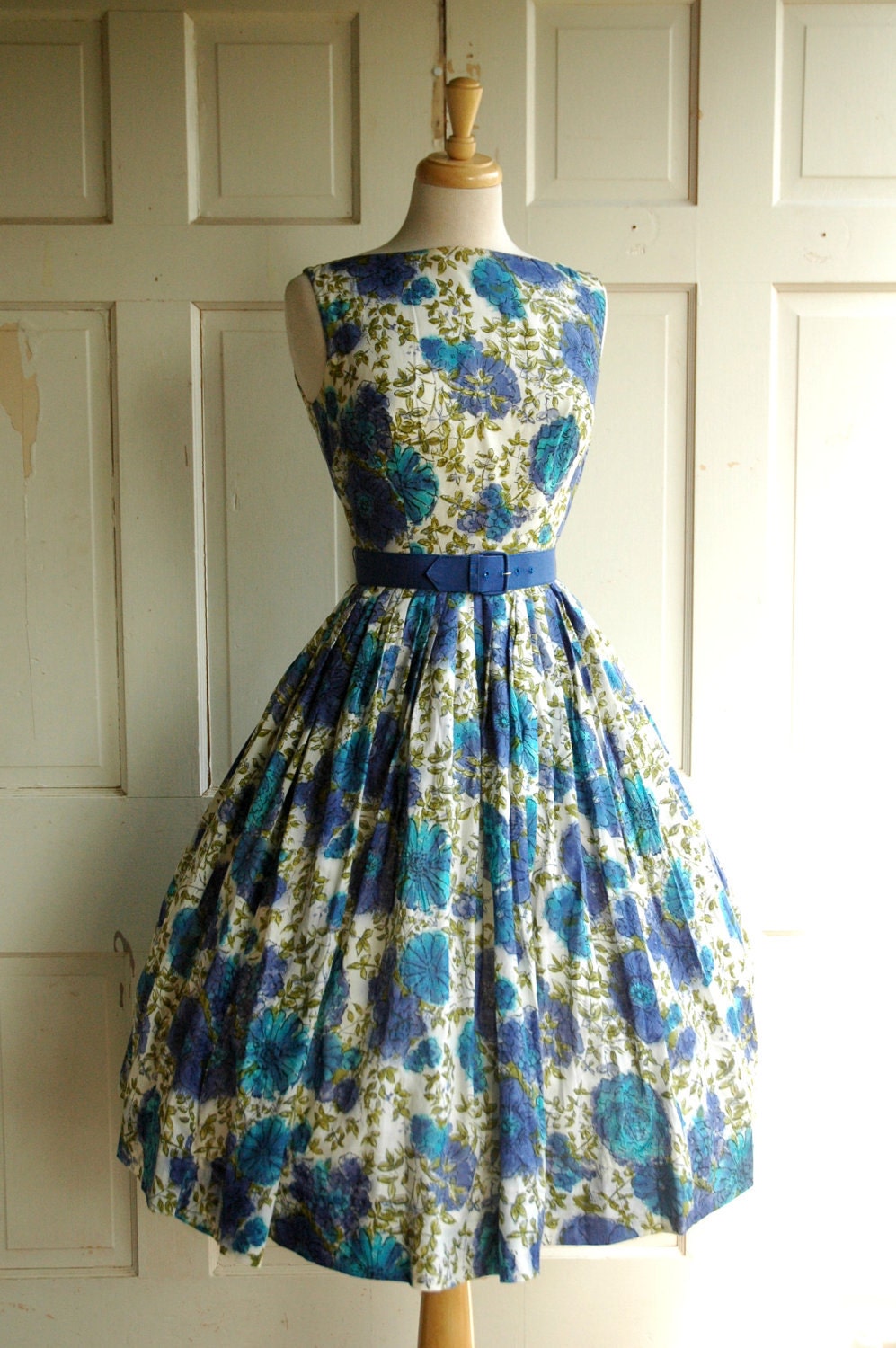 1950s Spring Dress / Vintage Cotton Floral Print Dress