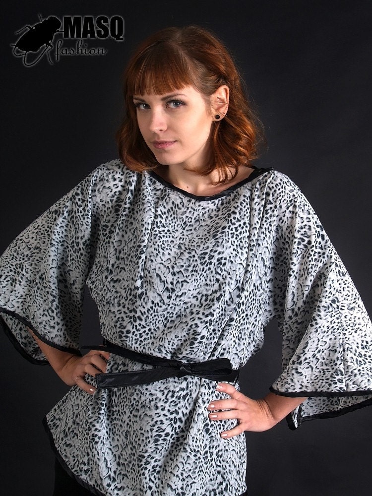 Kimono sleeve leopard top S M
