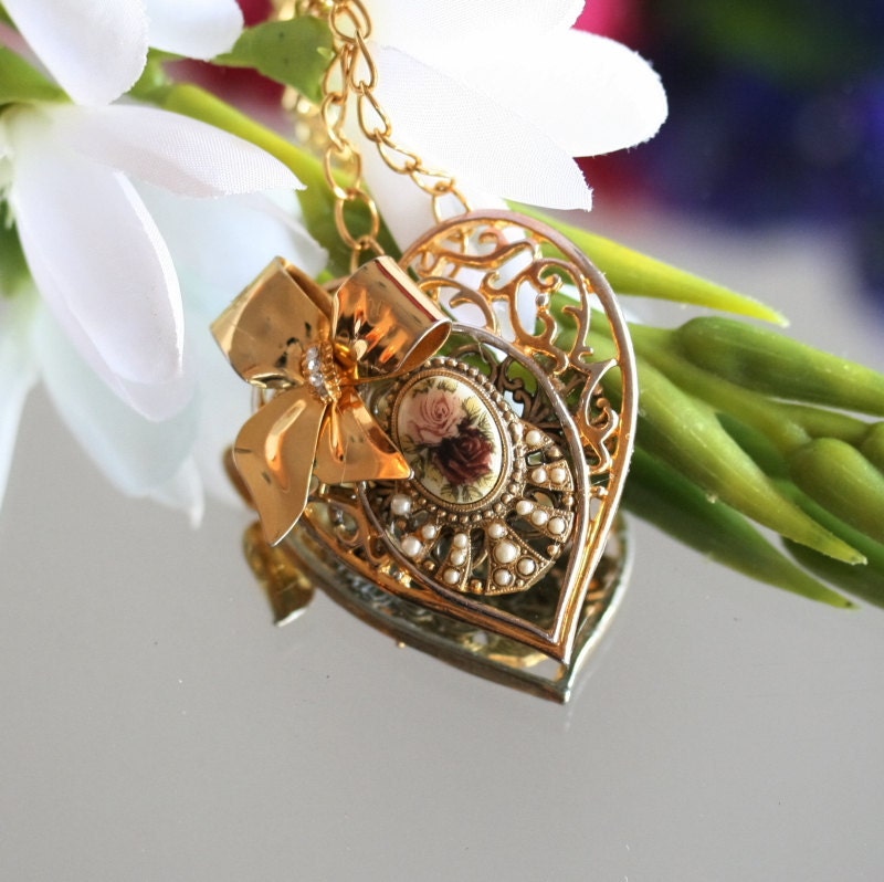 Gold Necklace, Vintage Necklace, Rose Necklace, one of a kind