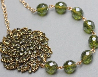 Bead Necklace , Green Necklace, Green Flower Necklace, Green Crystal Necklace