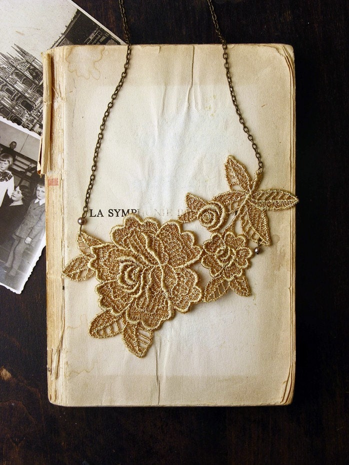 lace necklace -MIRIELLE- (saffron)