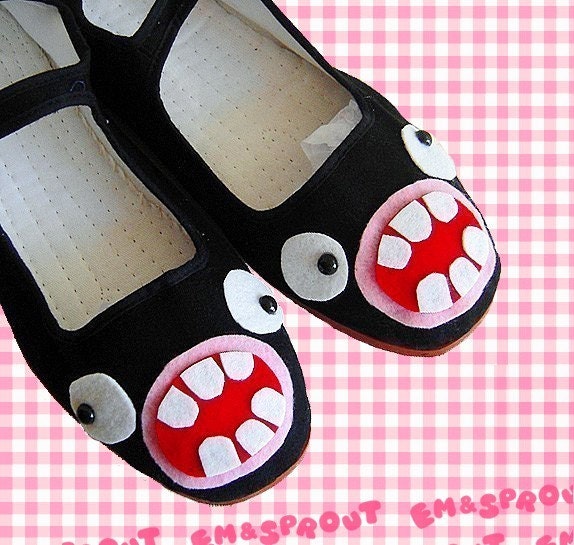 Googly Eyed Monster Mary Jane Shoes - Size 8