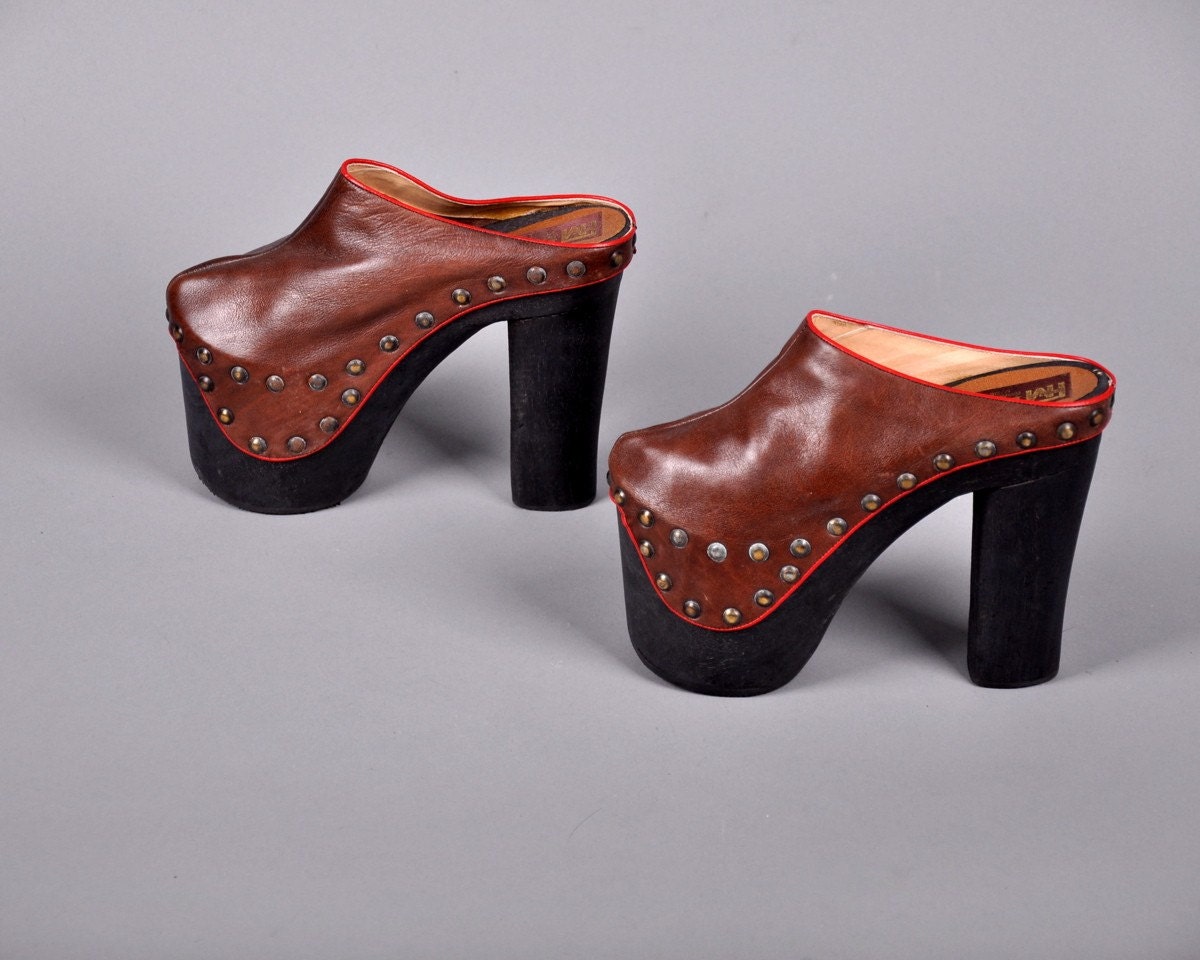 Vintage MONSTER WOOD GROMMET CLOGS - US 8 / Europe 38.5 / UK 5.5 / AU 6.5