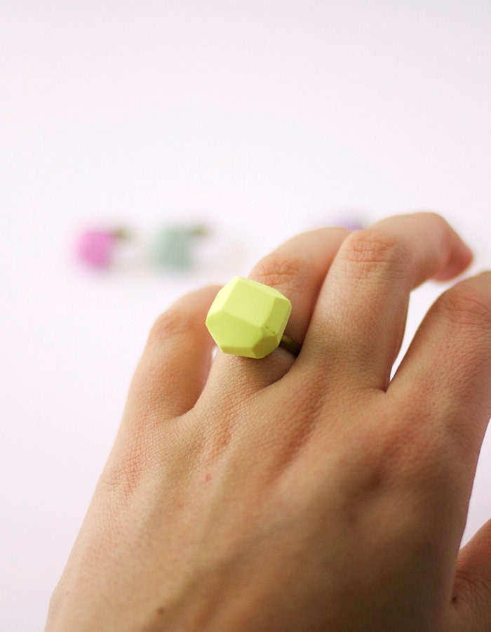 pale yellow geo ring