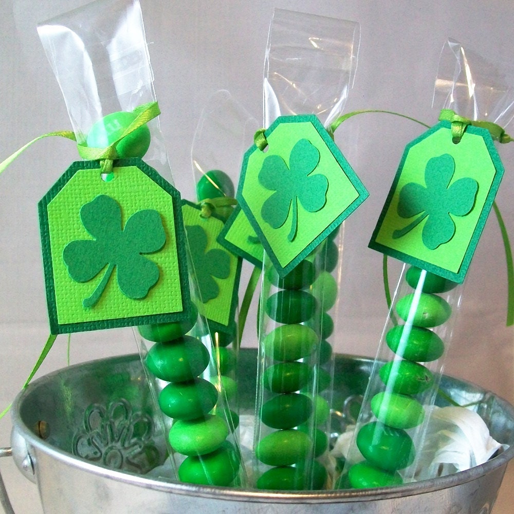 St. Patrick's Day Party Favors - M&M Candy Treat Bags and Shamrock Tags - (Set of 12 - NOT FILLED)
