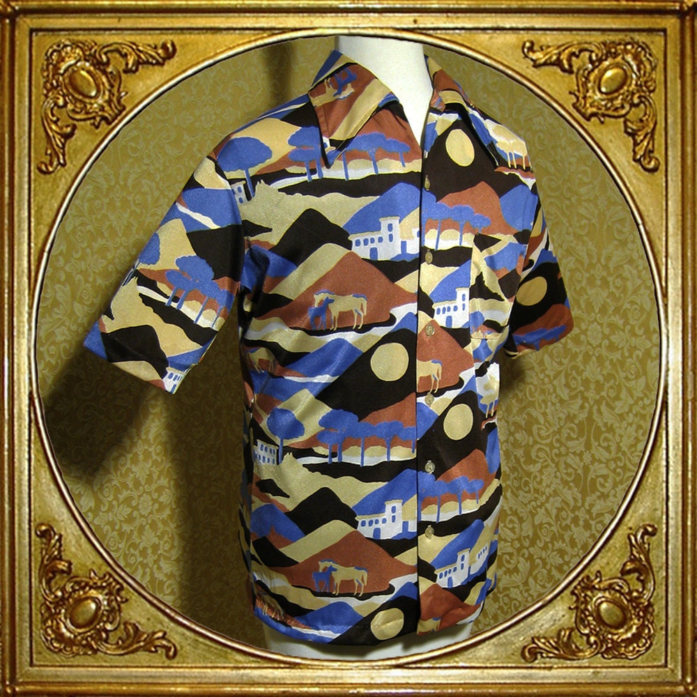 70s MENS short-sleeves jersey shirt. southwestern scene with mountains, horses, adobe. sz s m.
