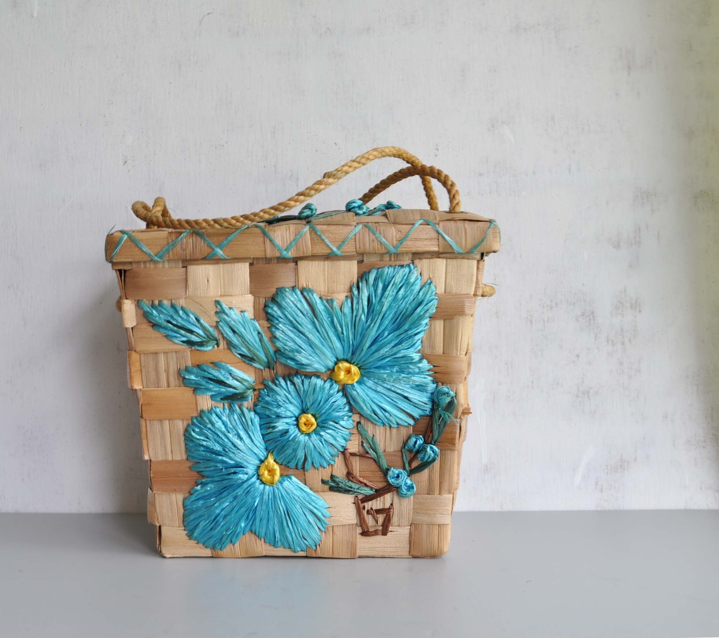 SALE Vintage 60s PICNIC BASKET Purse / Box Purse / Embroidered Flower / 1960s Purse