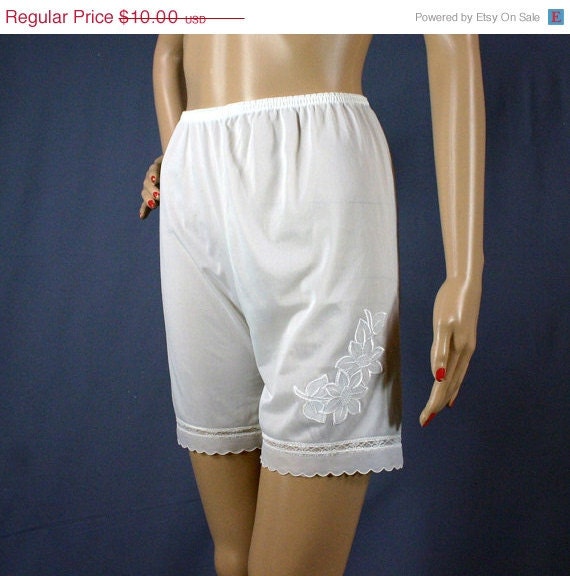 SALE 60s White Penneys Gaymode PettiPants Panties With Floral Embroidery, Medium - Vintage Lingerie