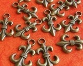 Antique Brass Fleur De Lis Charm...12