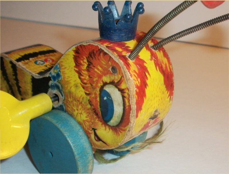 Rare VINTAGE 1956 BEE TOY - Fisher Price Queen Buzzy Bee 314 - Cool retro wooden lithoed Bumble Bee with twirly Wings