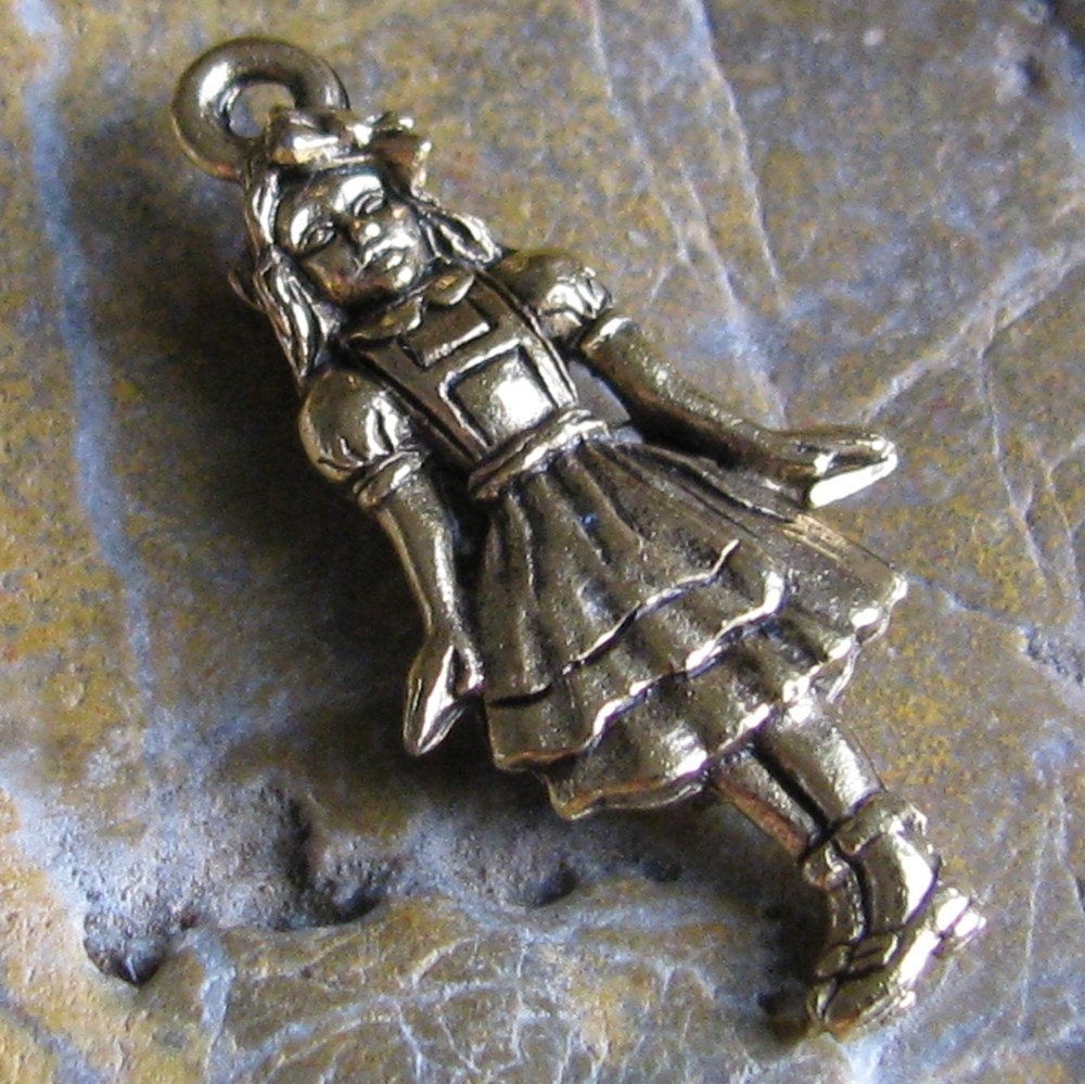 Don't I look Like Alice charms jewelry Findings 1171 - Antique Gold