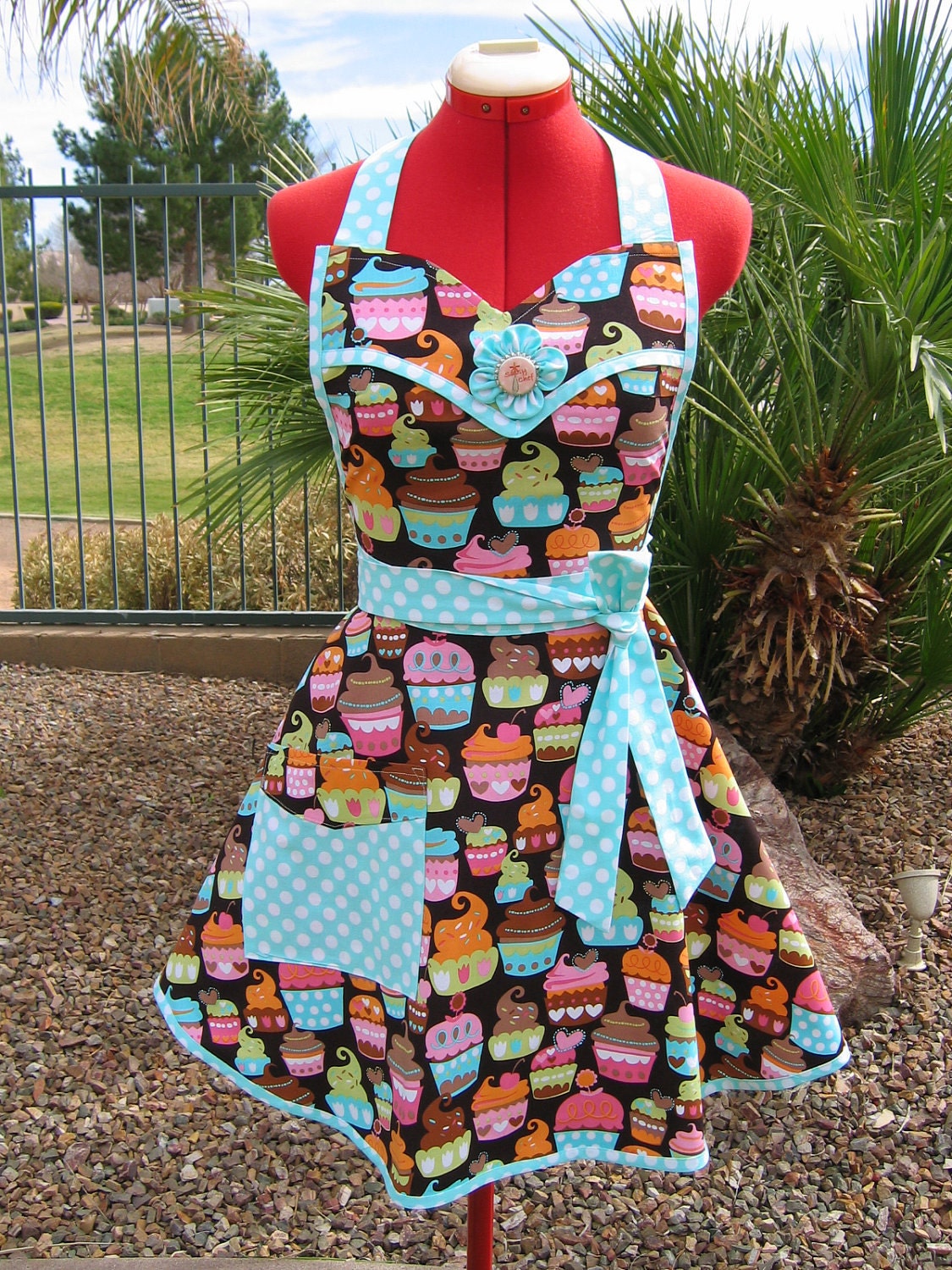 Sweet Treats --- Sassy Sweetheart Bib Apron