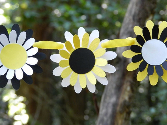 Yellow Black and White Daisy Garland
