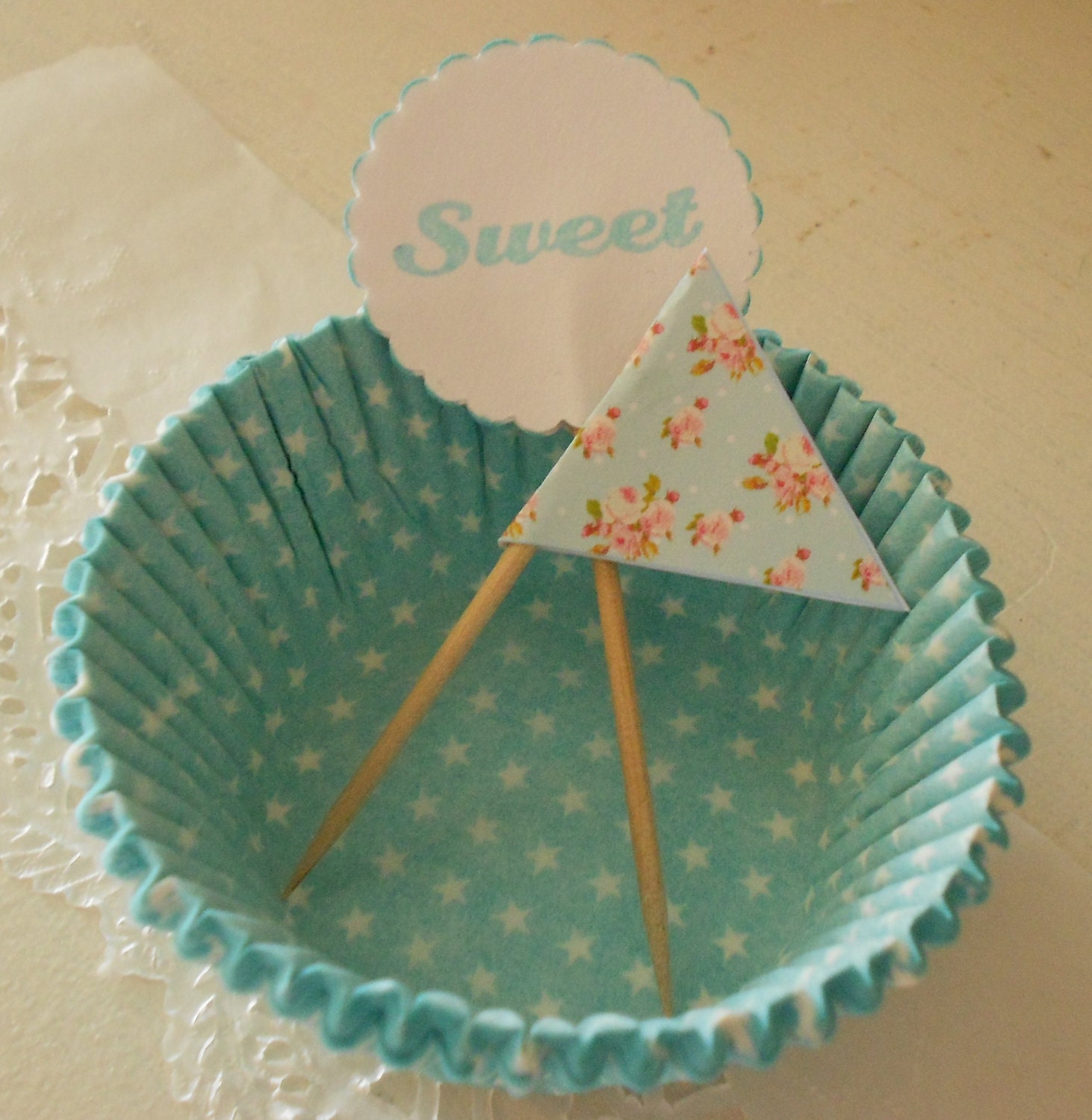 Aqua Cupcake kit star polka dot baking cups liners with sweet and shabby roses picks toppers ECS