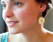 Summer Daisy Earrings - white flower - gold plated  - dangles