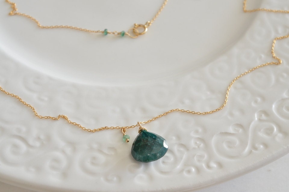 Minimalist Emerald Gold Necklace