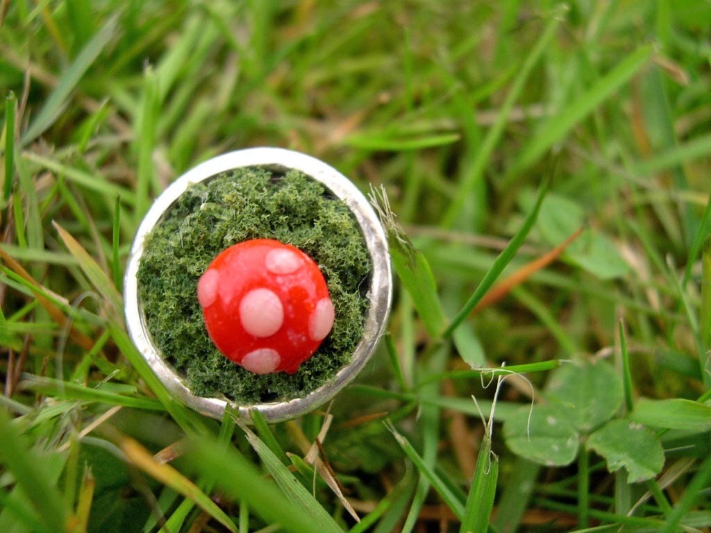 Kawaii woodland mushroom in moss Ring