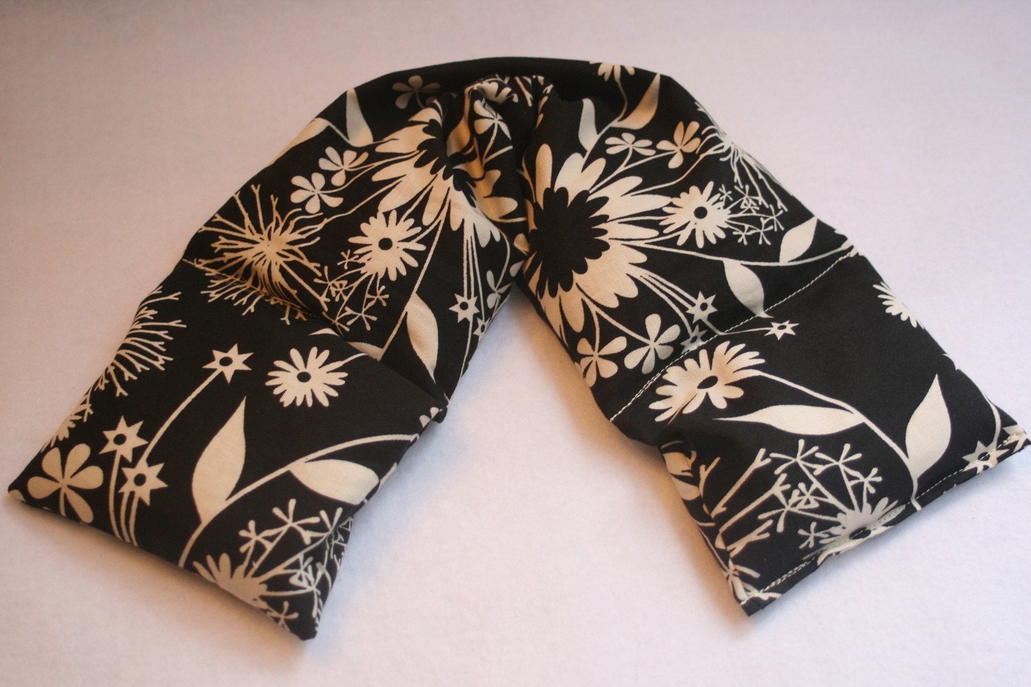 Heat Pack or Cold Therapy Wrap/ Neck Shoulder/ Flax Seed,Mint ,Lavender- Ships The Next Day -Black Starburst