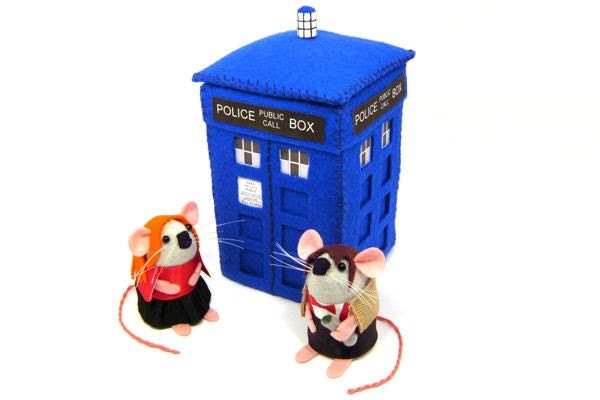 TARDIS Doctor Who felt sci fi collectible ornament by TheHouseofMouse - perfect gift for dr who fans
